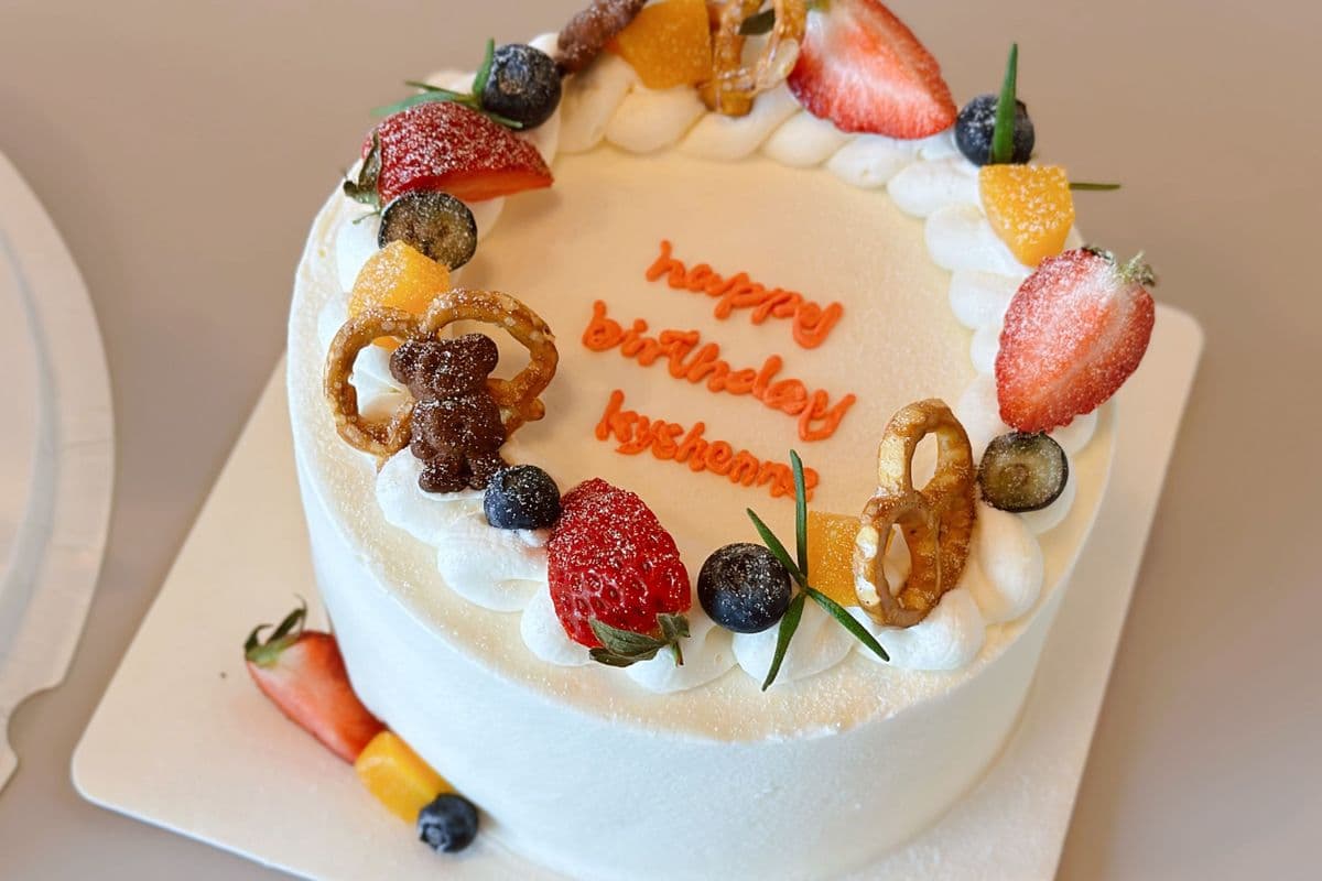 8"birthday cake(natural cream) (inch)