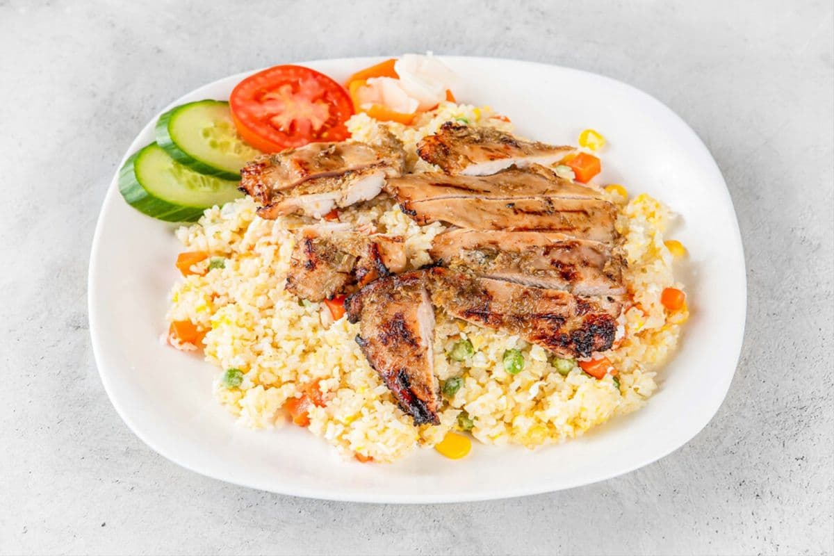 204. Seafood/Meat Stir-Fried Rice (Cơm Chiên do Biển/Thịt ga/bo)