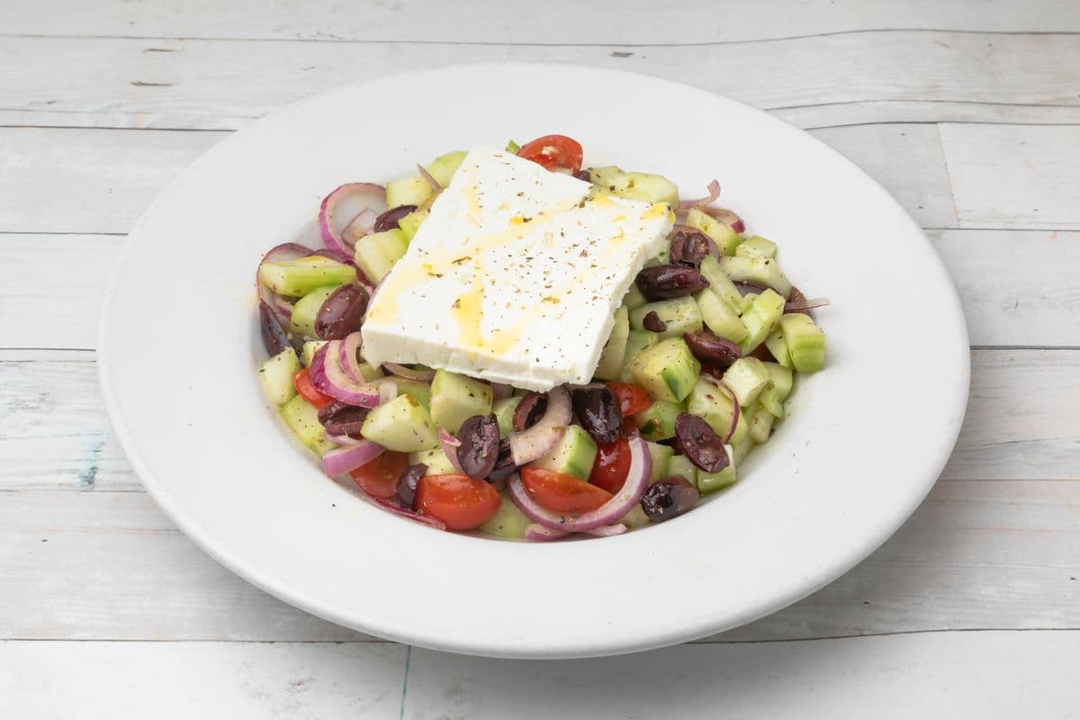 Salade grecque végétalienne / Vegan Greek Salad