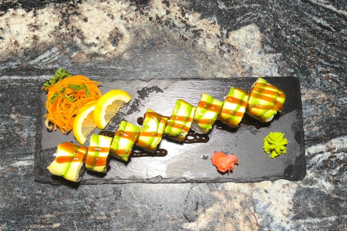 Green Dragon Roll (8 pcs)