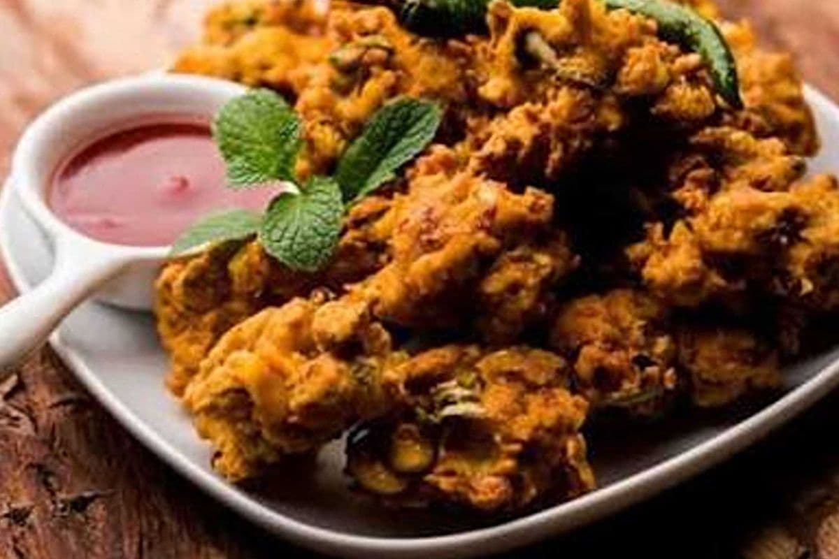 Veg Pakora With Tamarind Sauce (10Pcs)