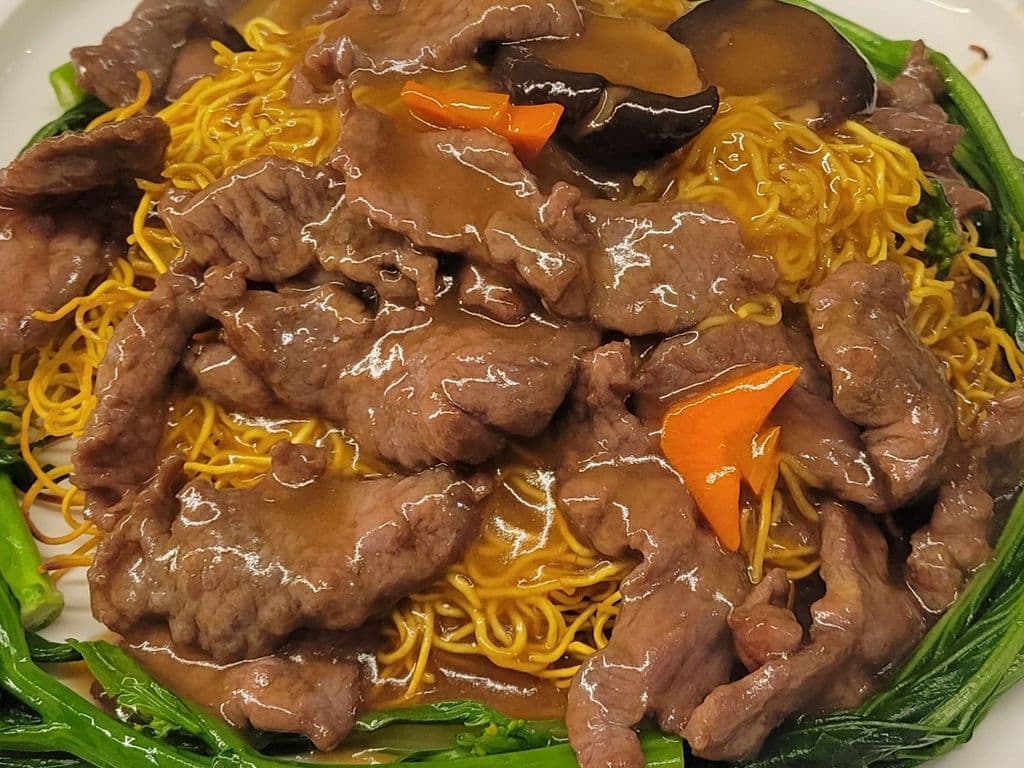 N10b Beef Chow Mein 牛炒麵
