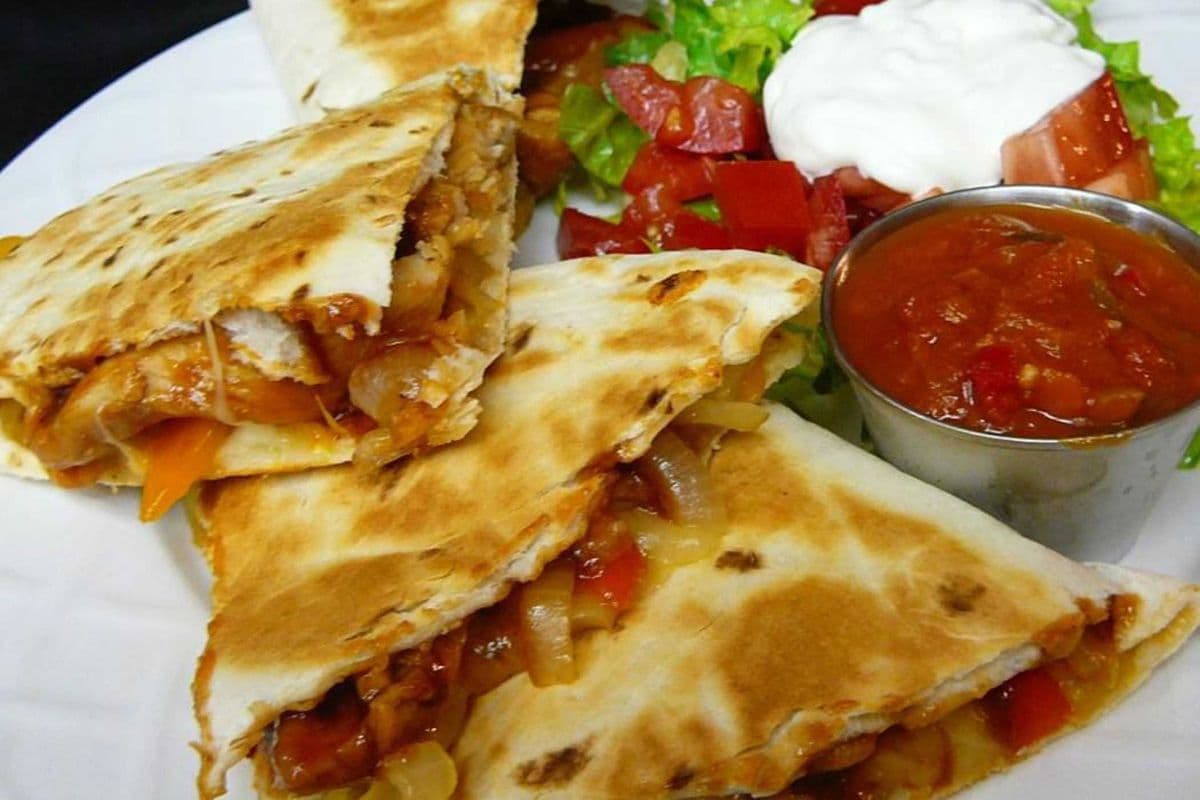 Quesadillas ( Veggie or Meat)