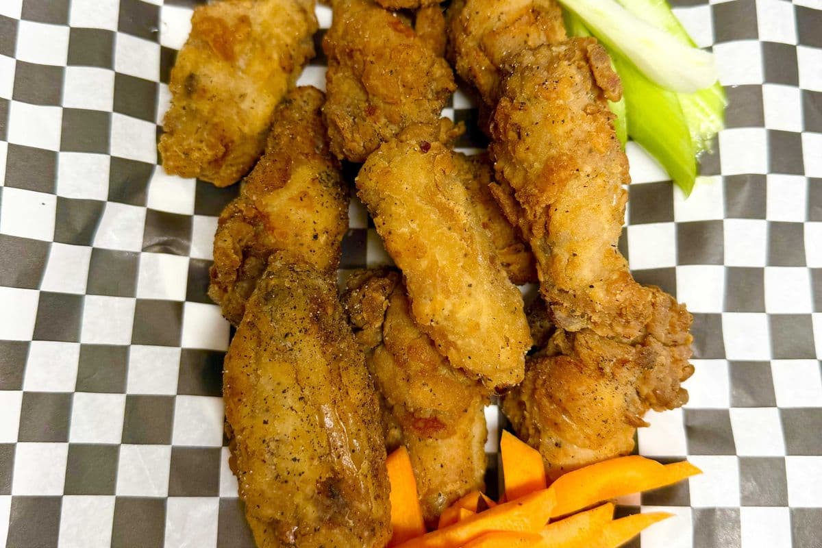 salt and pepper bonbon chicken wings (12pc)