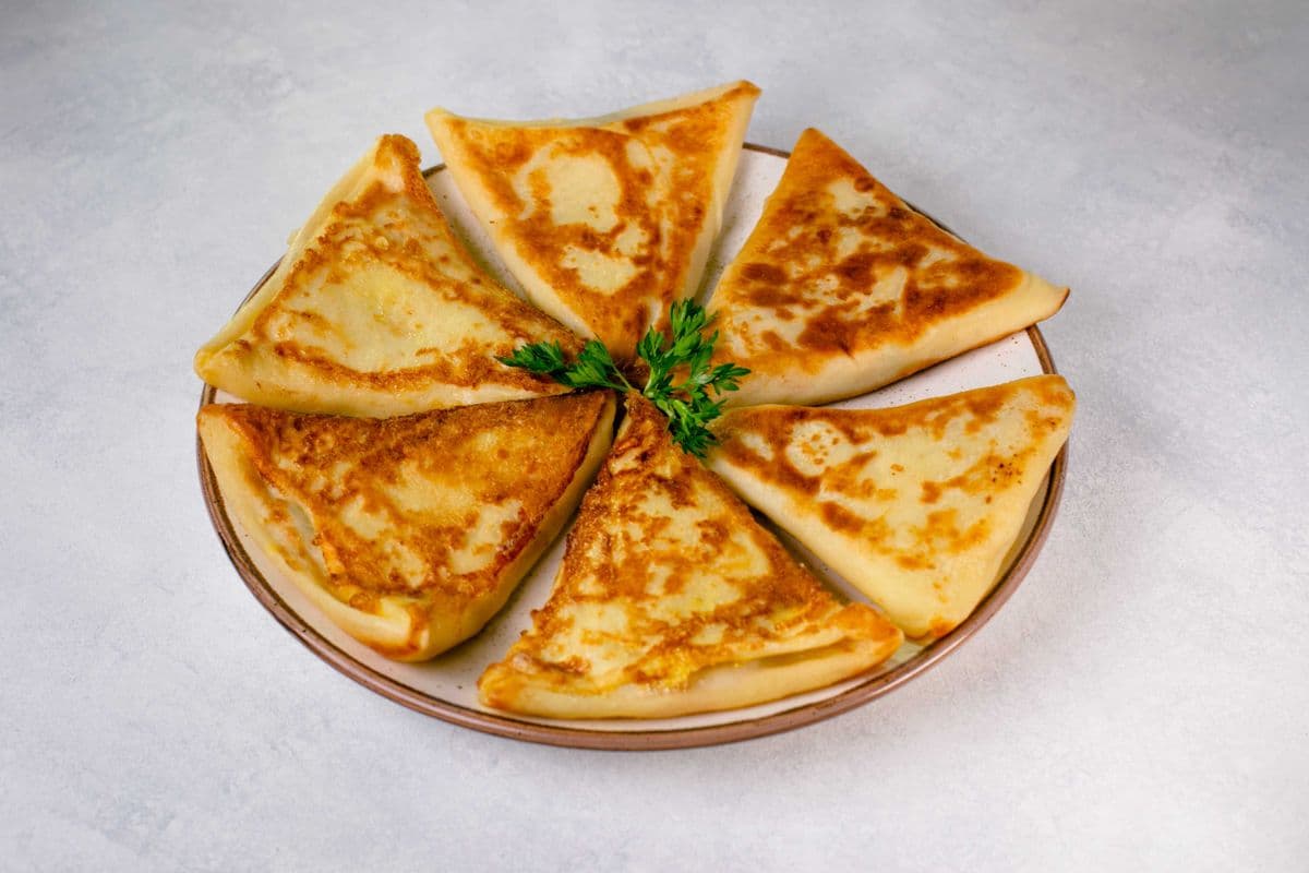 FROZEN Benderiki with chicken and mozzarella cheese (4pcs.)