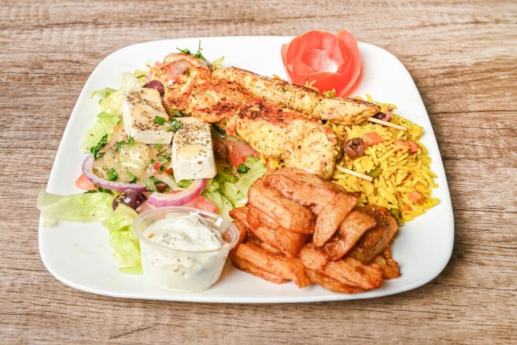 Assiette de Brochettes de Poulet (2 Bâtons) / Plate of Chicken Skewers (2 Sticks)