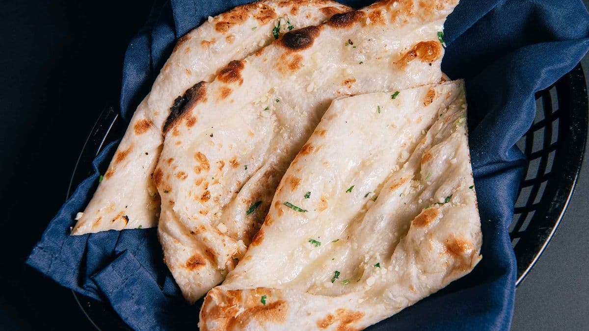Flavoured Garlic Naan