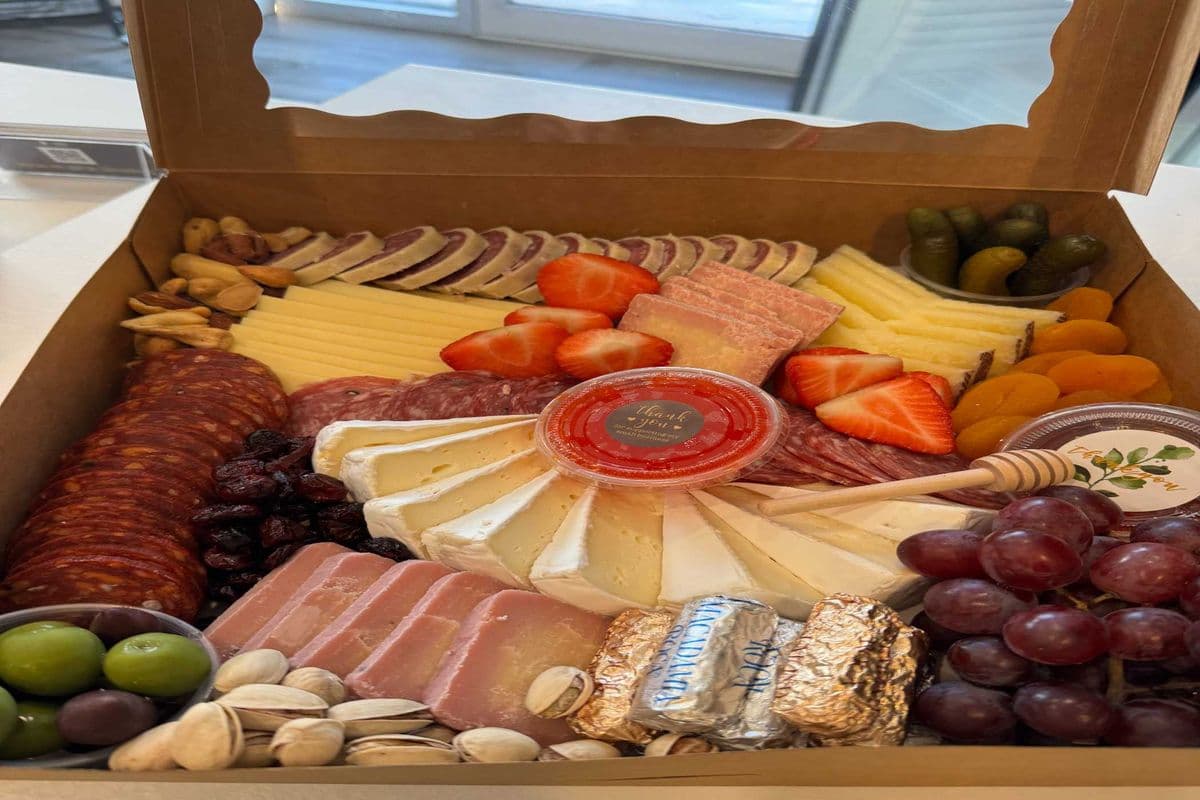 The Signature Box (4-6 people)