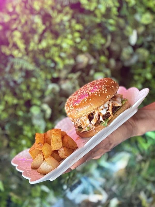 Aloo Tikki Noodles Burger