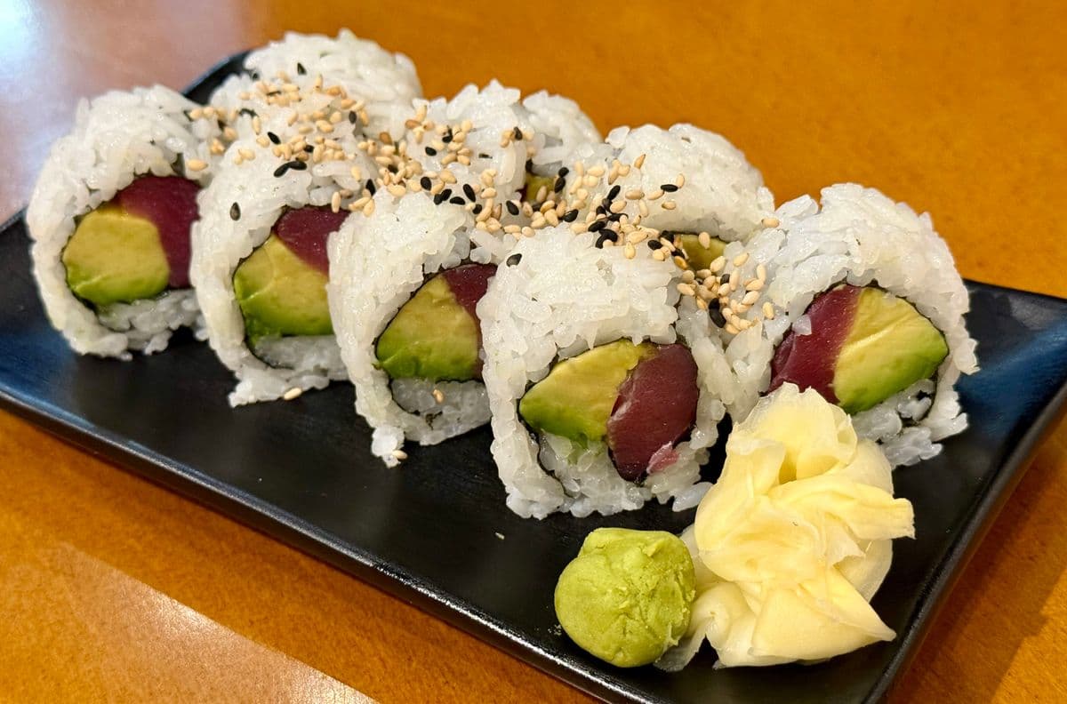 Ahi Tuna Avo Roll (8pcs)