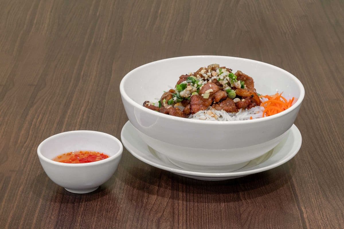 Grilled Pork Vermicelli Bowl (Bún thịt nướng)