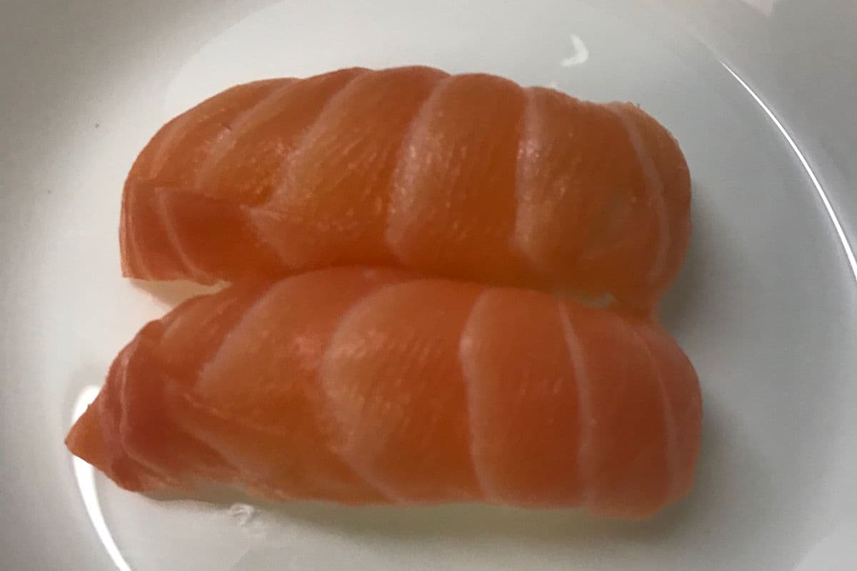 Salmon nigiri 2 pcs