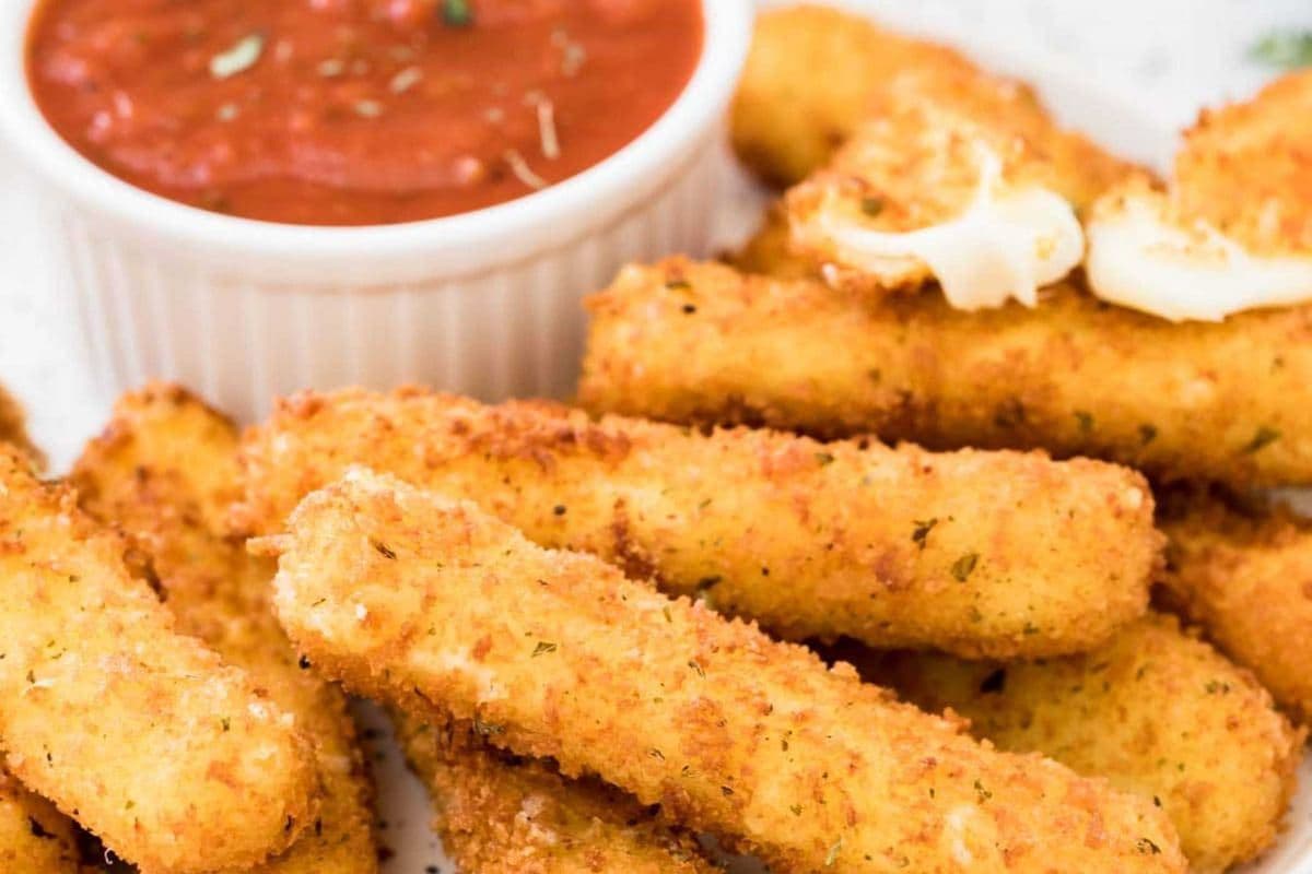 Cheese Sticks (8 pcs)