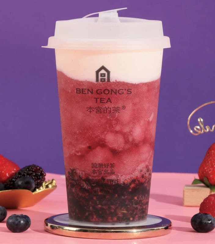Mixed Berry Slush with cheese foam / 混合莓⼦芝⼠冰沙