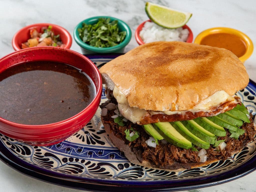 BIRRIA TORTA