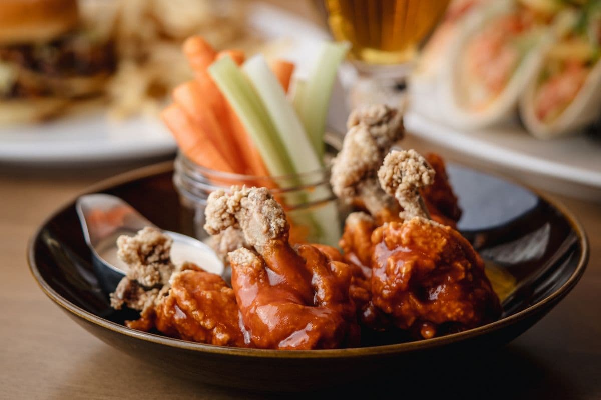 Ailes de poulet, coupe française / French-cut chicken wings
