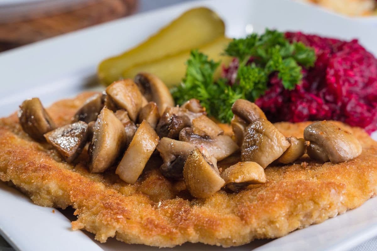Polonez Schnitzel - Sznycel Polonez z Pieczarkami