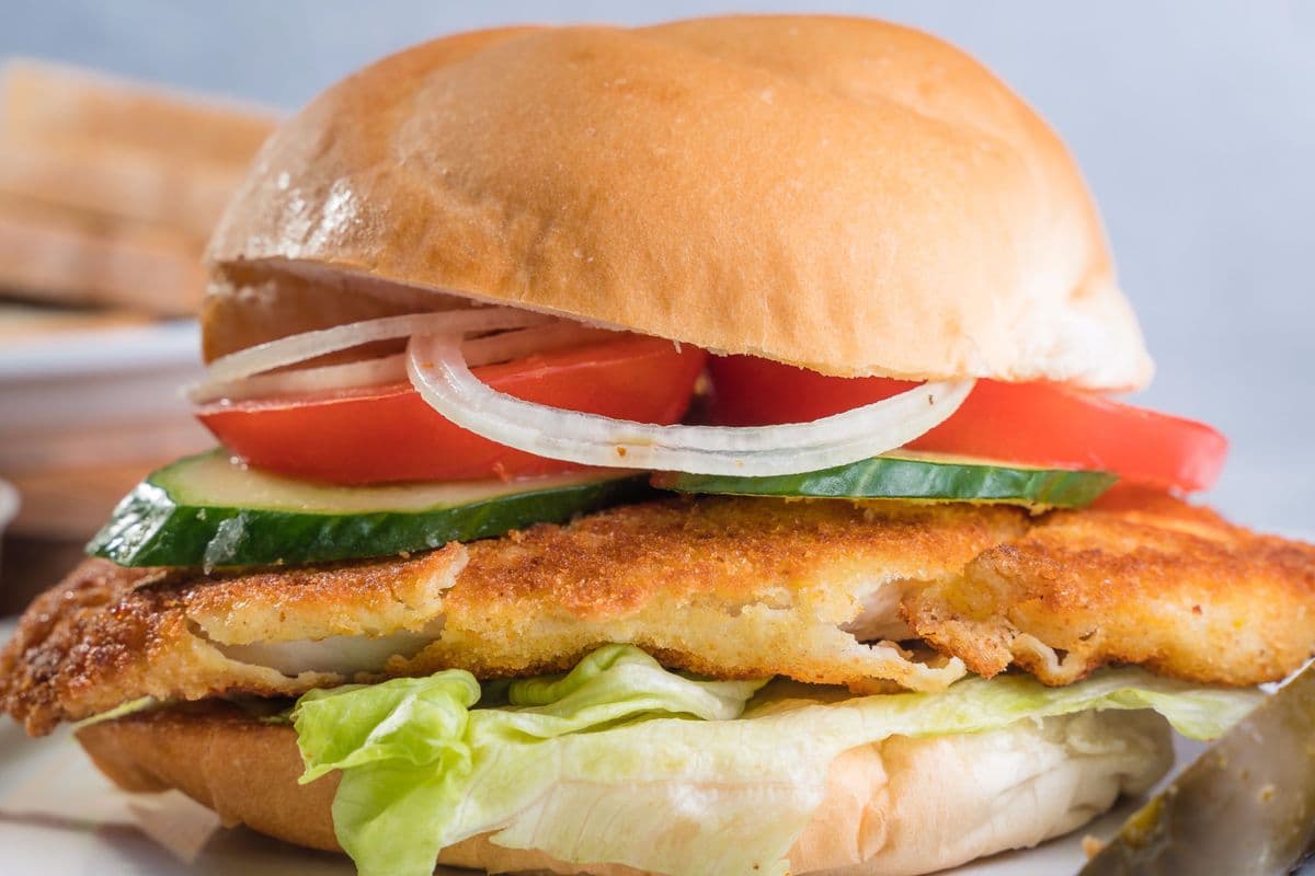 Chicken Schnitzel Sandwich - Kanapka ze Sznyclem z Kury