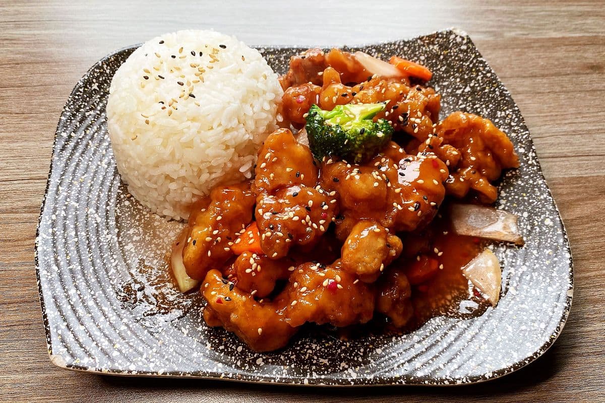 35. Poulet au sésame et riz
