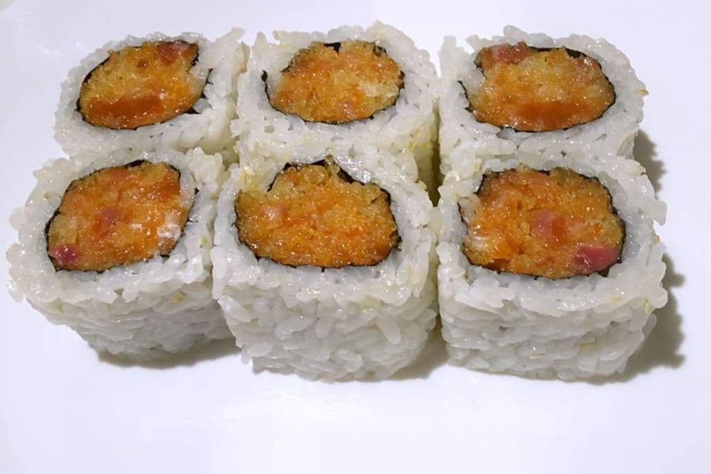R17. Tuna Roll (6 pcs)
