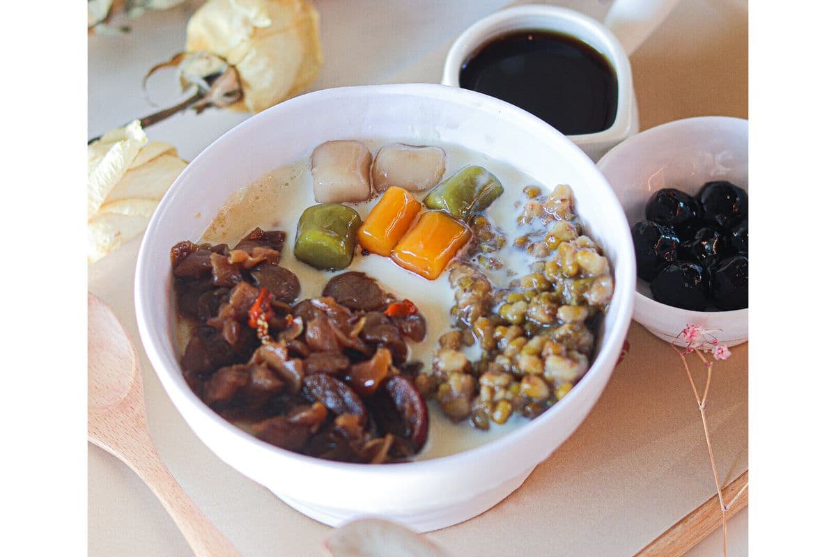 Black Sugar Soy Pudding (包心黑糖養身濃豆花)