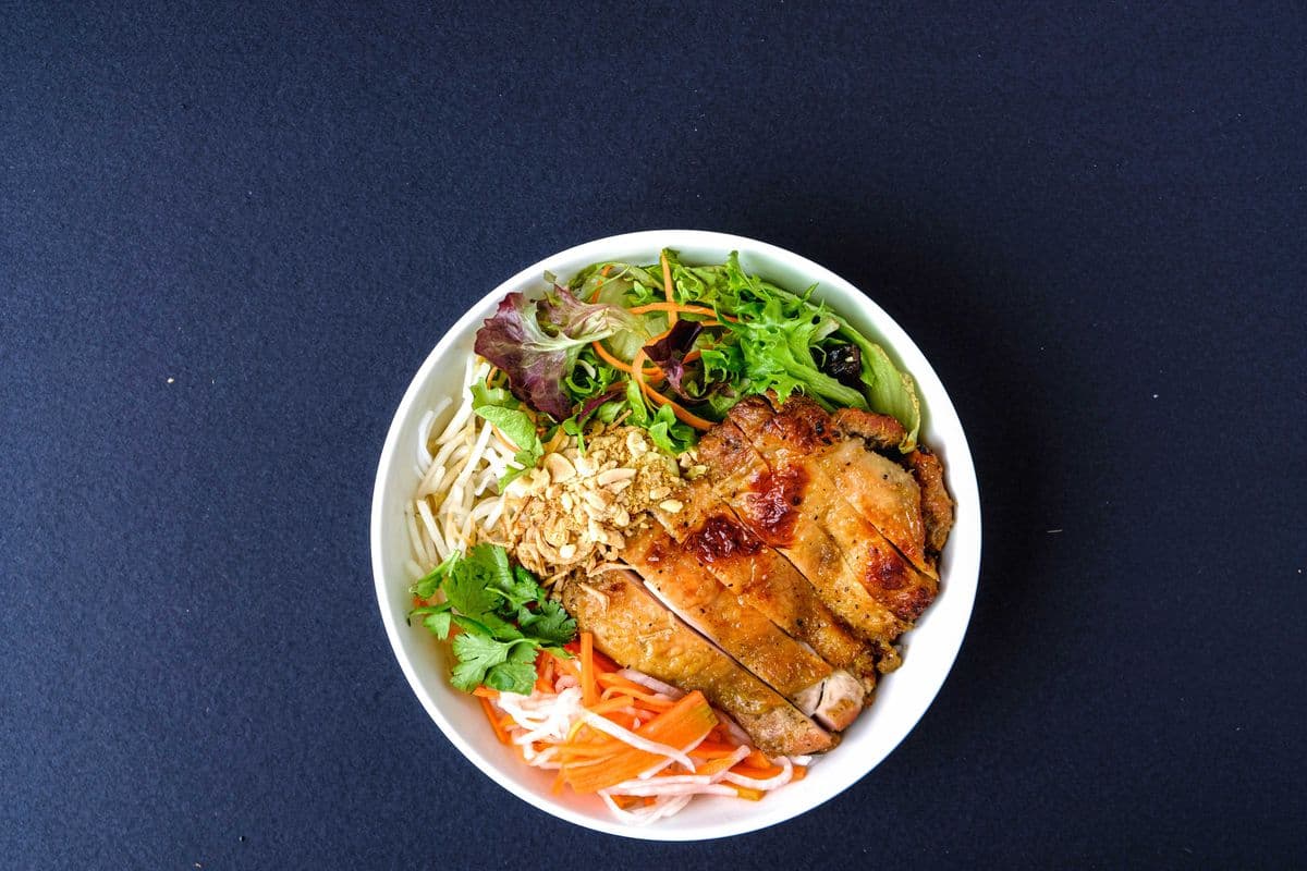 T1. Lemongrass Grilled Chicken Mixed Noodle