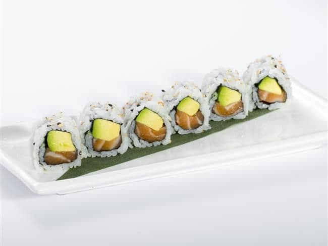 Salmon Avocado Roll (6pcs)