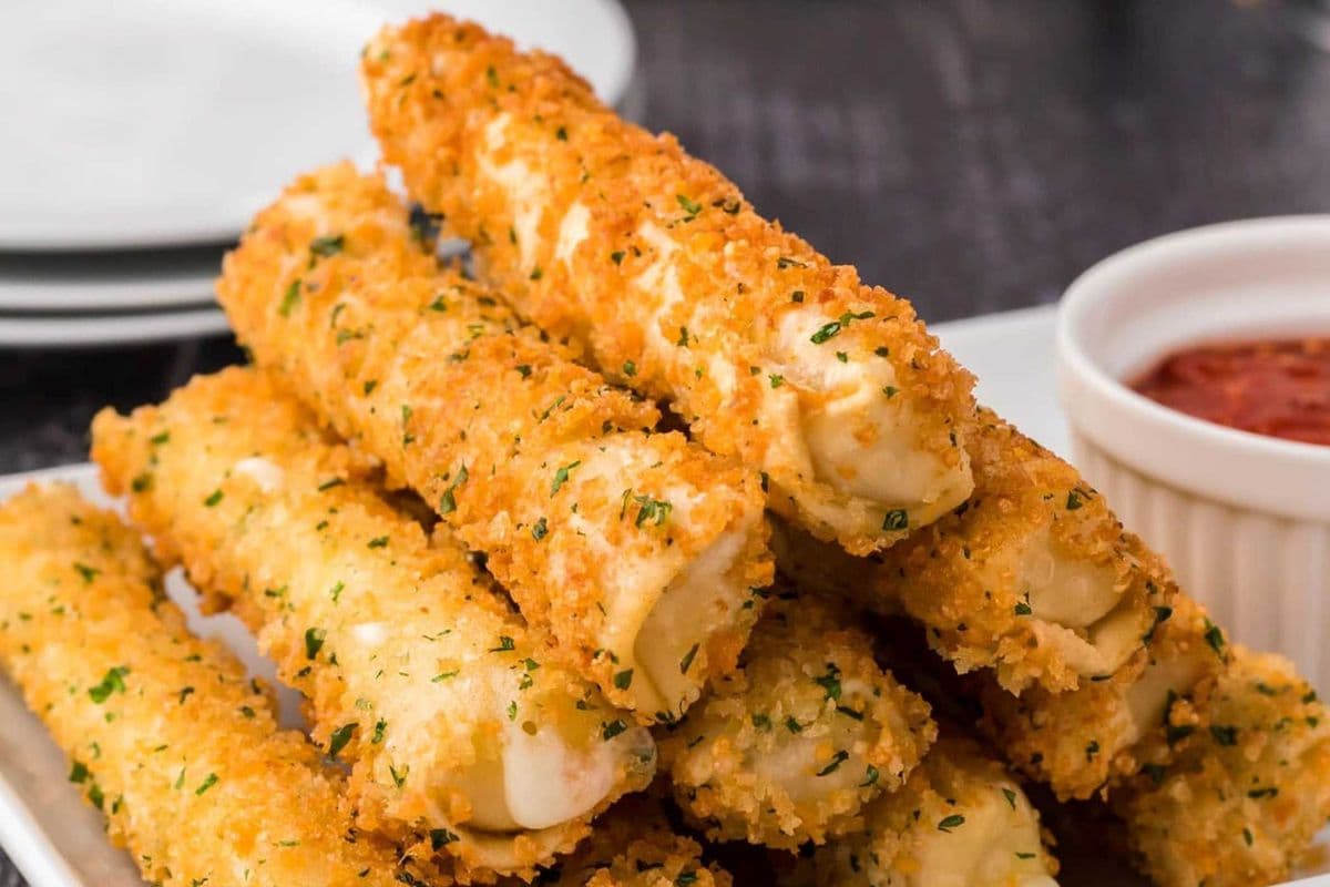 Mozzarella Sticks (8pcs)