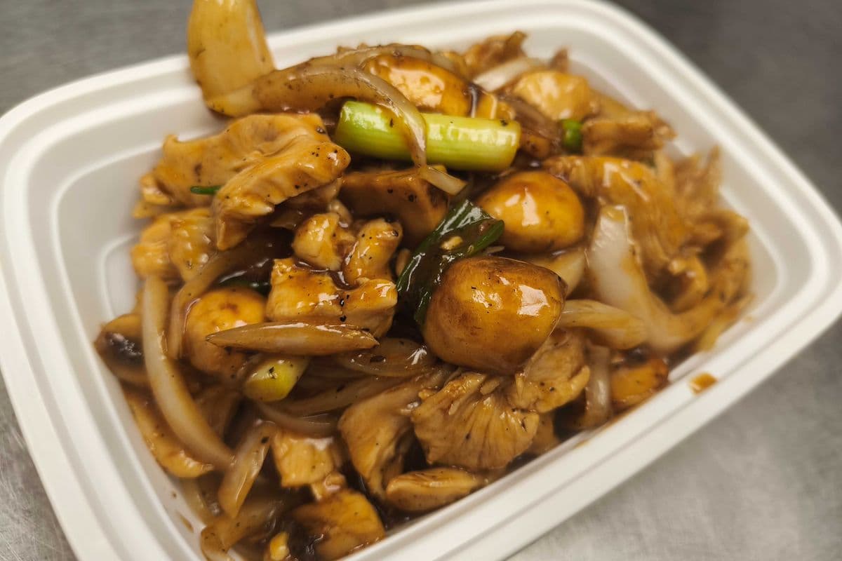 86. Sizzling Chicken with Black Pepper Sauce