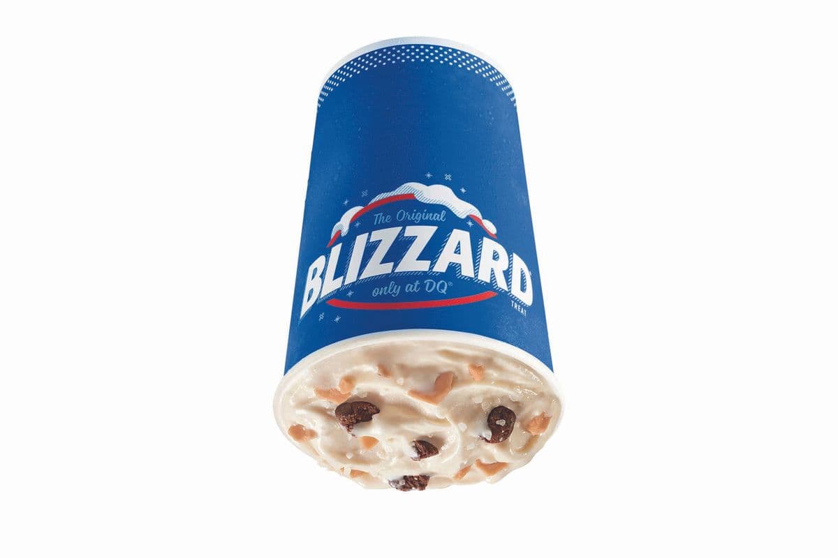Dessert Blizzard® aux fraises enrobées de chocolat / Choco Dipped Strawberry Blizzard® Treat