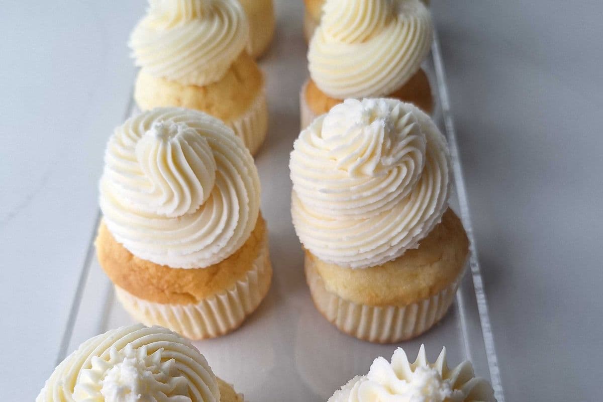 Vanilla Cupcakes (6 Pcs)