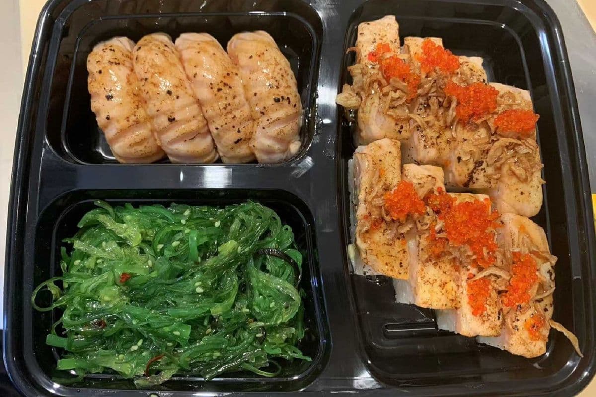 B02. Torch Salmon Sushi X4 Torch Salmon Box ⽕炙便当