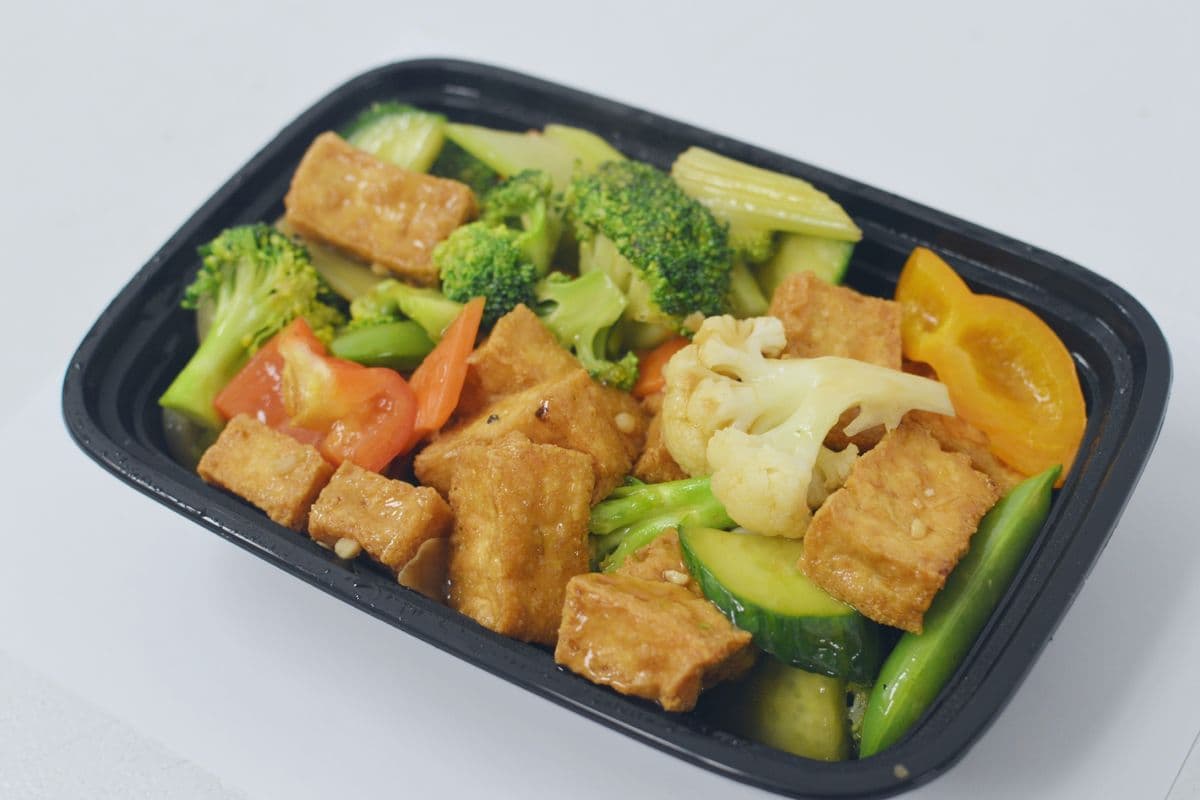 Deep-Fried Tofu with Mushrooms and Vegetables