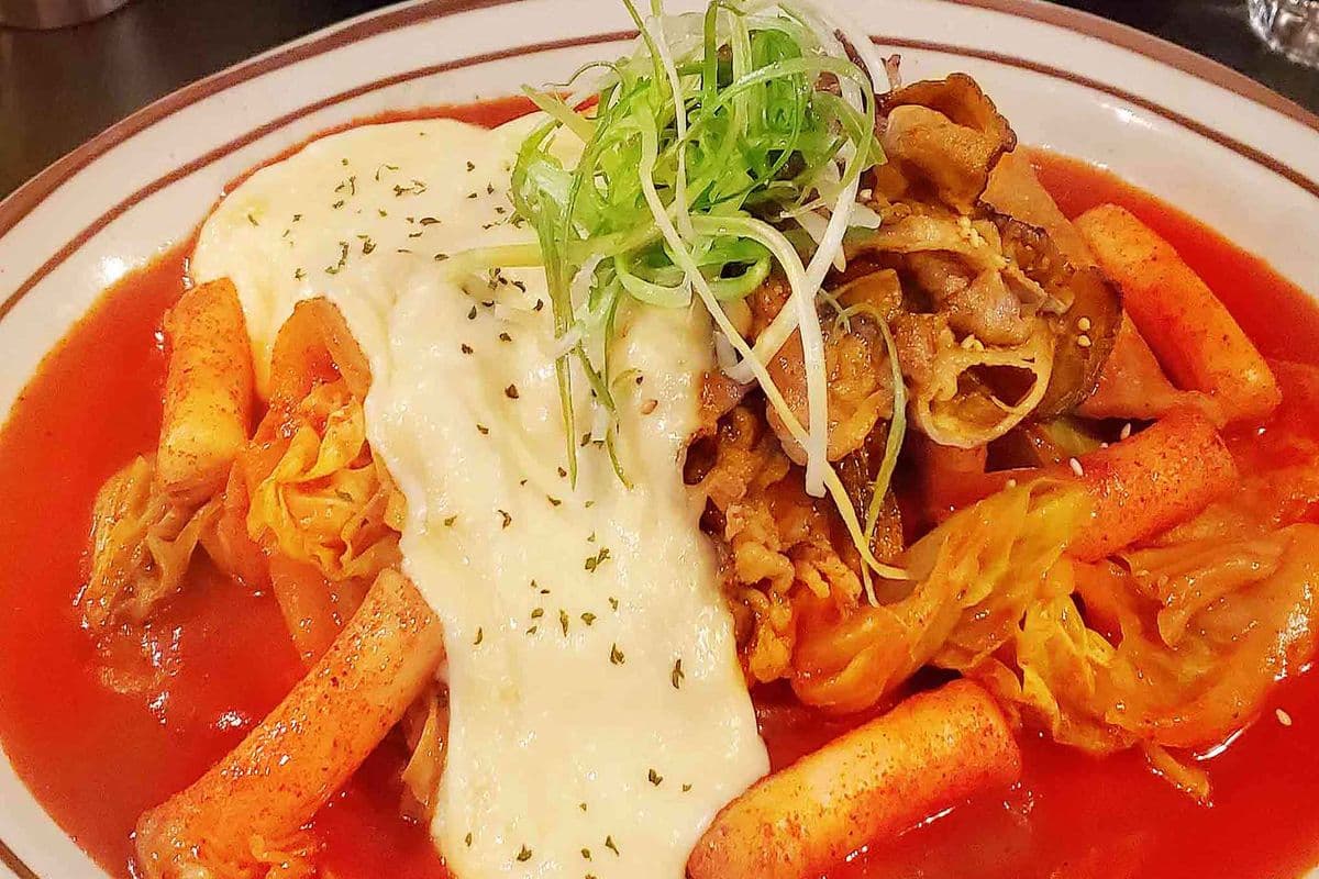 Spicy Rice Cake with Beef and Cheese