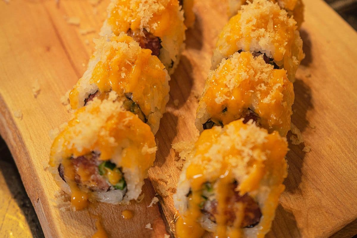 Salmon Sashimi & Spicy Tuna Roll