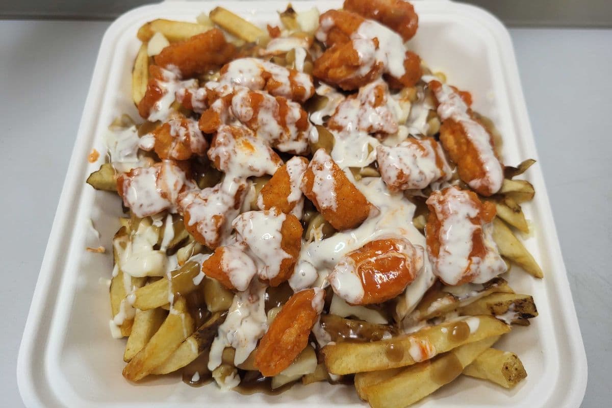 Boneless Wing Poutine