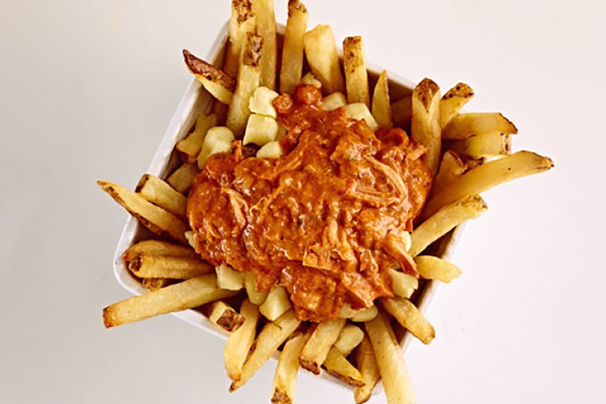Poutine au poulet au beurre / Butter Chicken Poutine