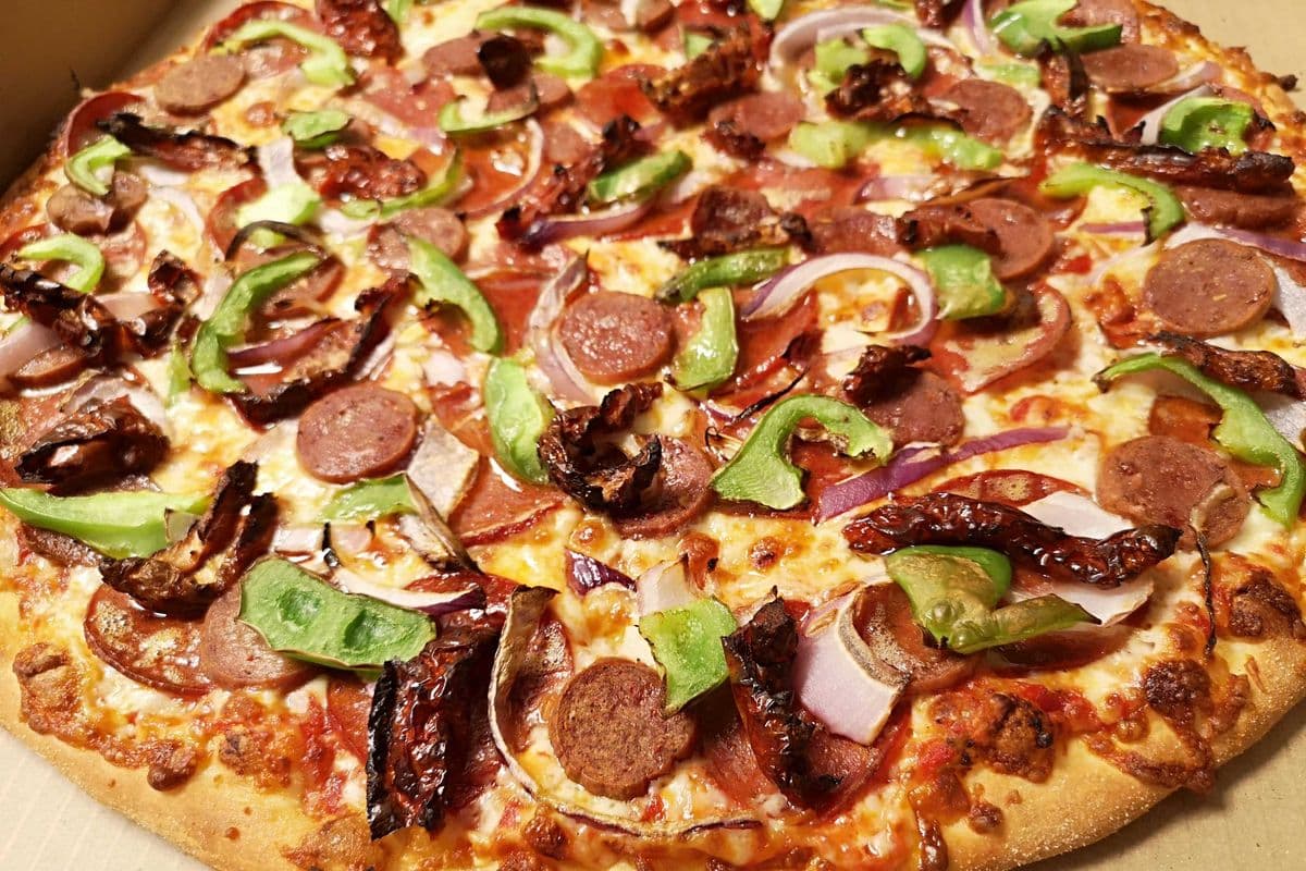 Extra-Large 3 Toppings Pizza, 2 Drinks (Can) and 2 Dips