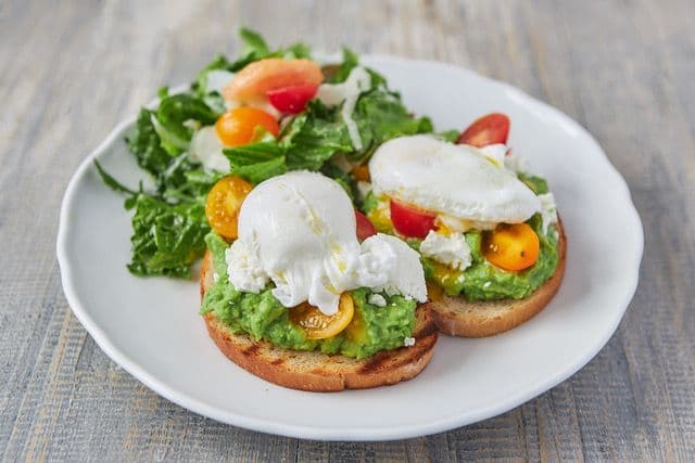 Smashed Avocado on Rye Toast (2 pcs)