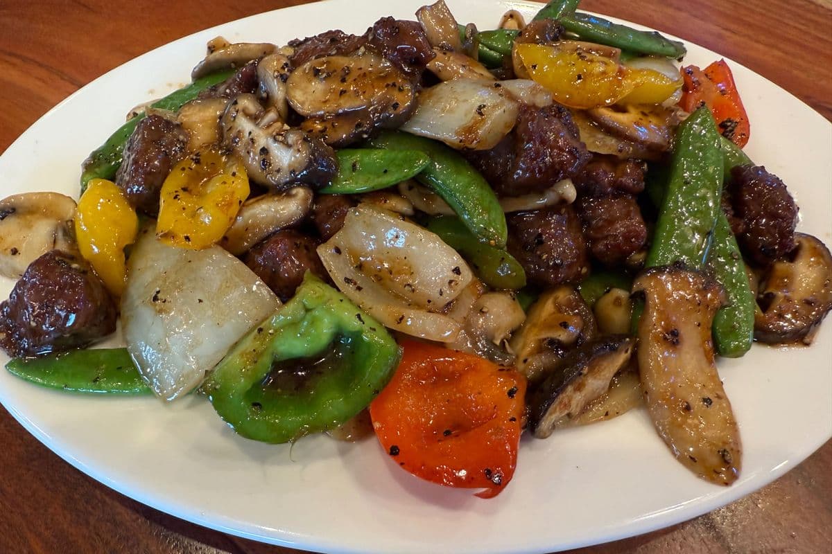 Stir Fried Cubed Beef w. Black Pepper 黑椒炒牛仔粒