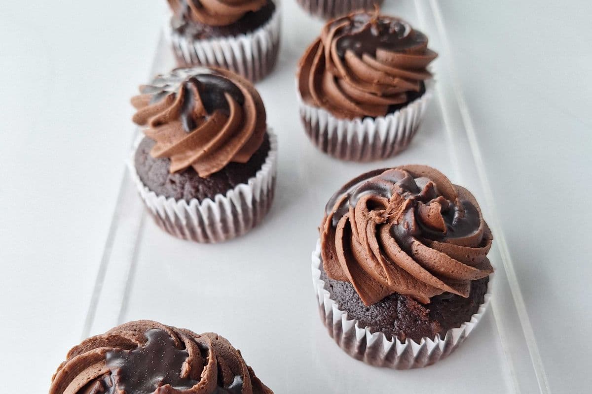 Chocolate Devine Cupcakes (6 Pcs)