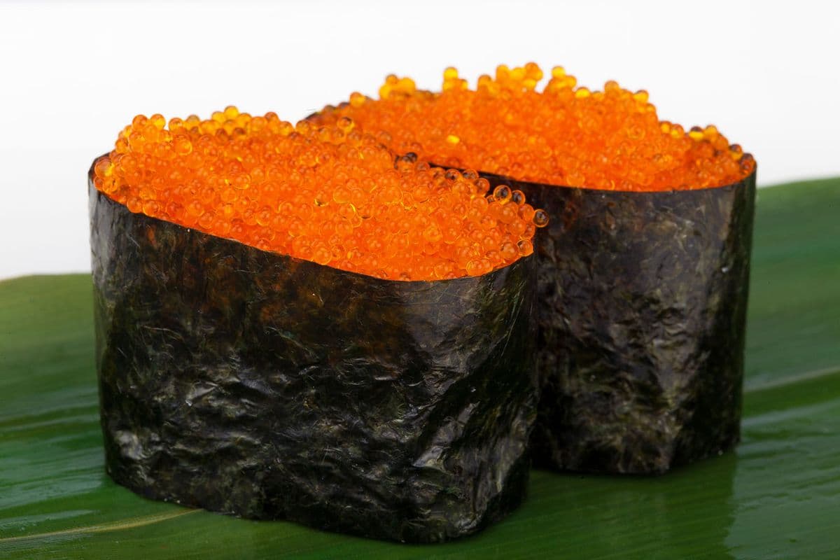 L16. Flying Fish Roe (Tobiko) Sushi (2 pcs) - 飞鱼籽