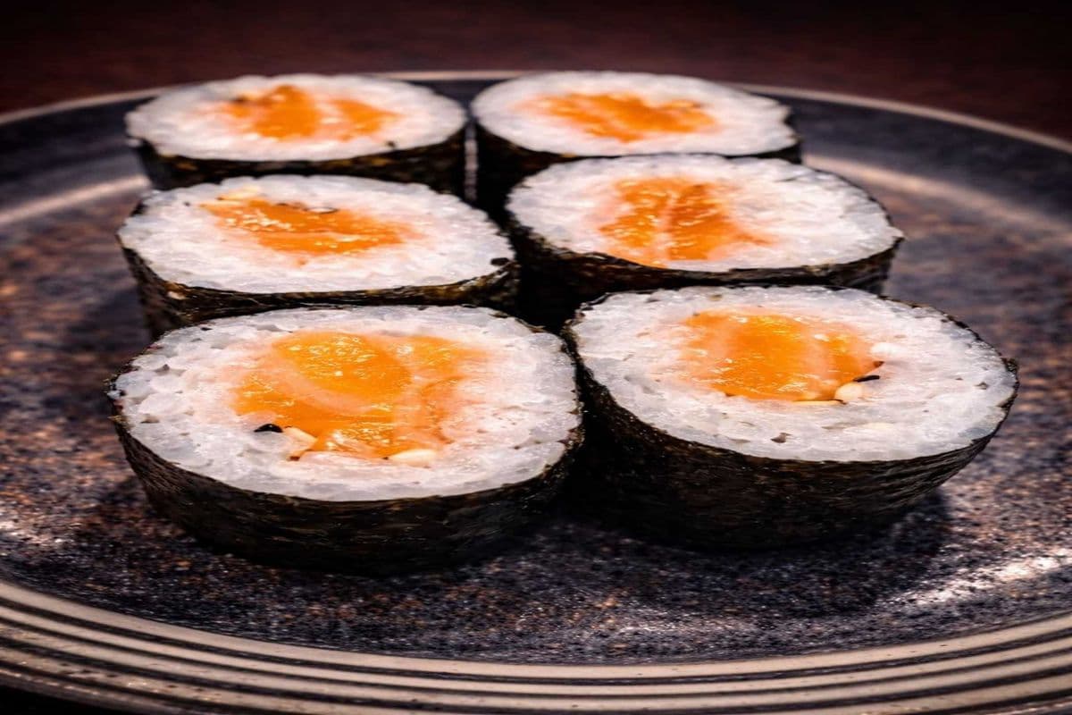 HM 3. Salmon Hosomaki (6 pcs)