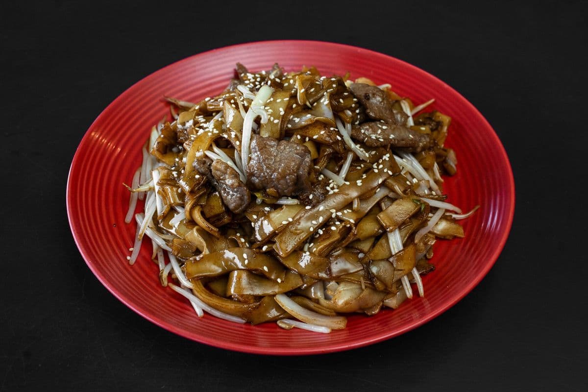 67. Beef Bean Sprout Flat Rice Noodle