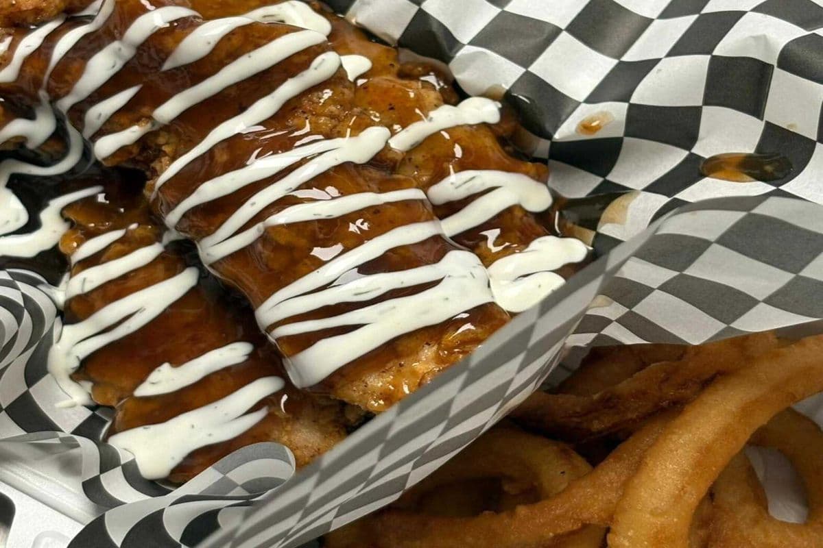 Tender combo 1 - 3 Tenders, fries/onion rings, 1 dip or tossed & pop