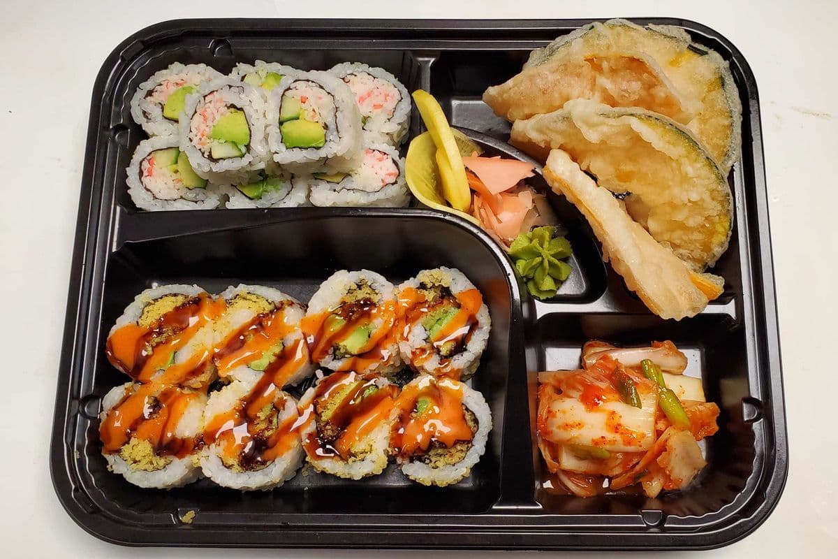 Vegetable Crunch Roll (16 pcs)