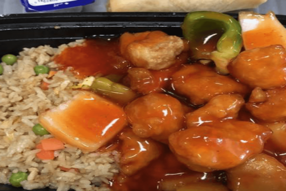 General Tao Chicken With fried Rice ( with spring rolls) 左宗堂鸡饭 (BOGO)