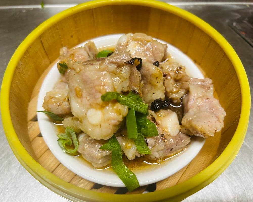 Pork ribs with black bean sauce(S) / Côté des porc a la sauce aux fève noir(P)