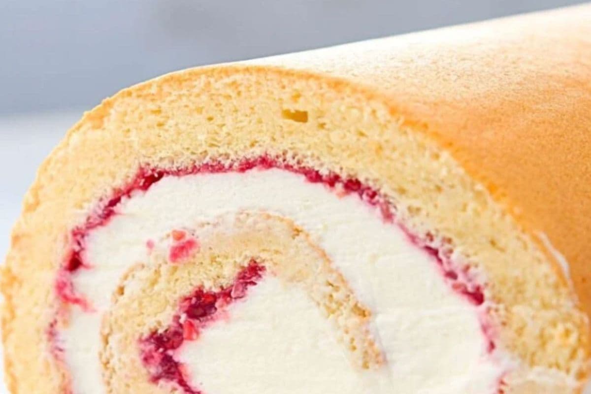 Raspberry Swiss Rolls (4 pc)