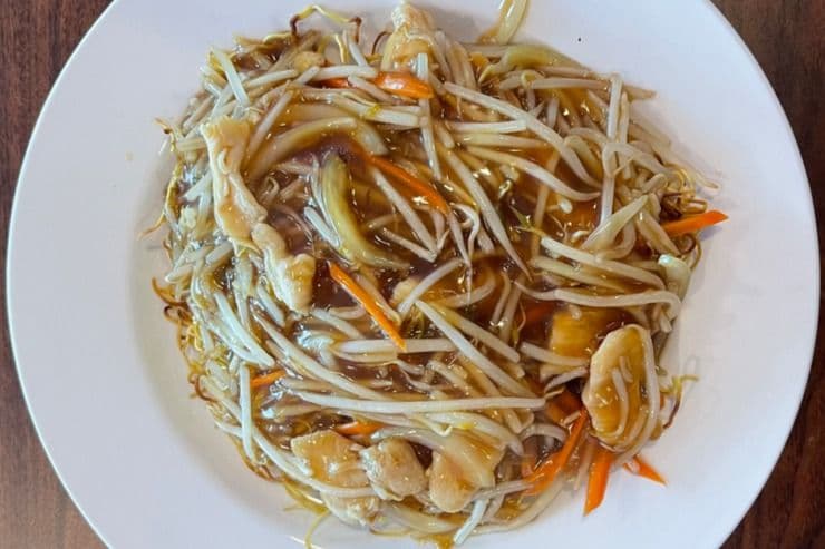 Chow Mein (鸡肉 or 牛肉炒面)
